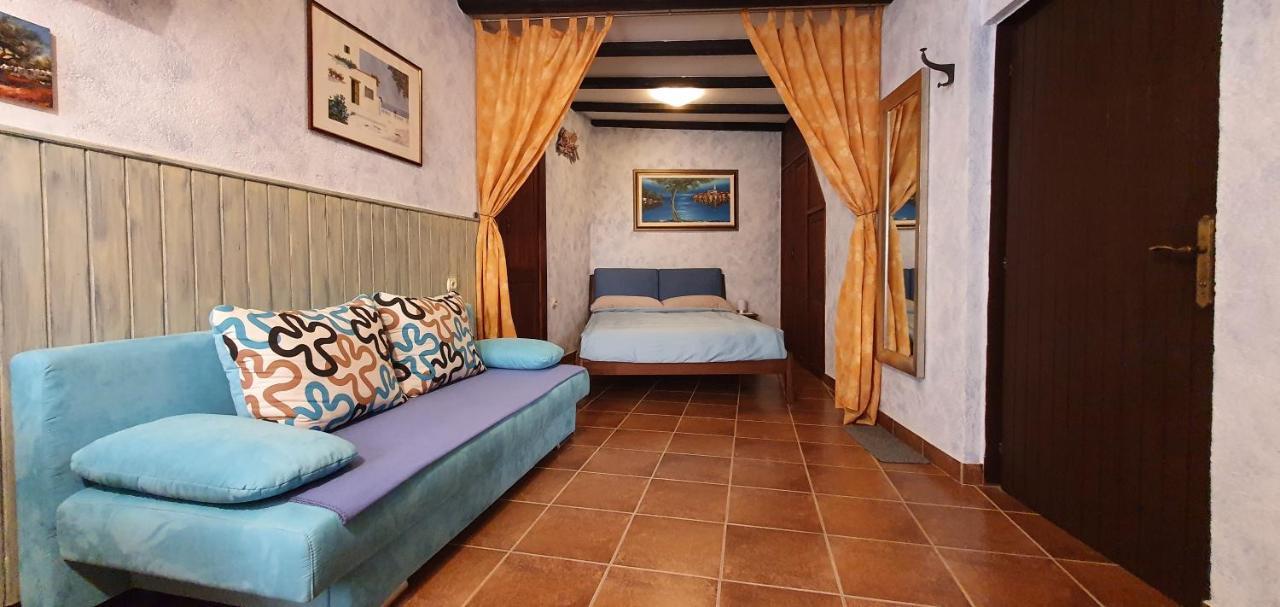 Studio Apartment Grisia 罗维尼 外观 照片